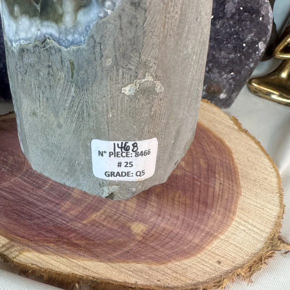 Rainbow Amethyst Cutbase from Brazil - Picture 4 of 5